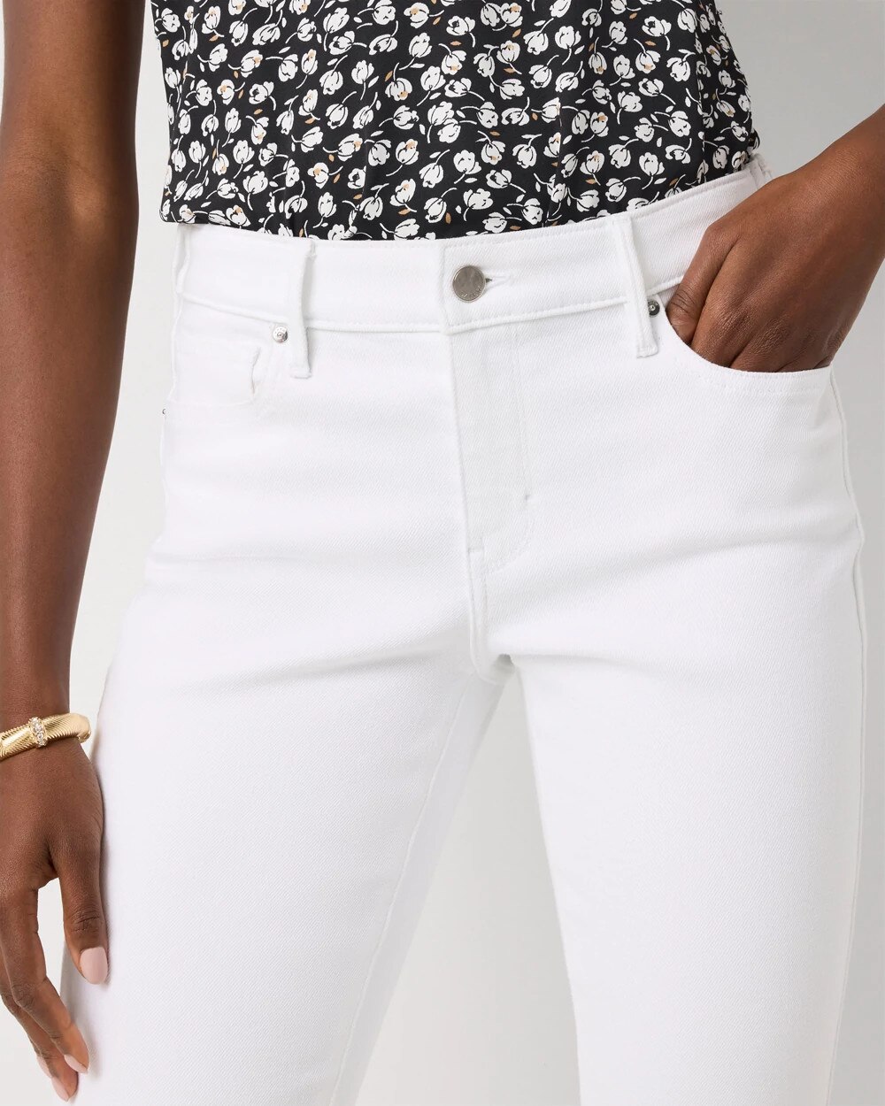 WHBM_Bootcut20520Pocket_570409395_WHT000100_OF_ALT202.jpeg