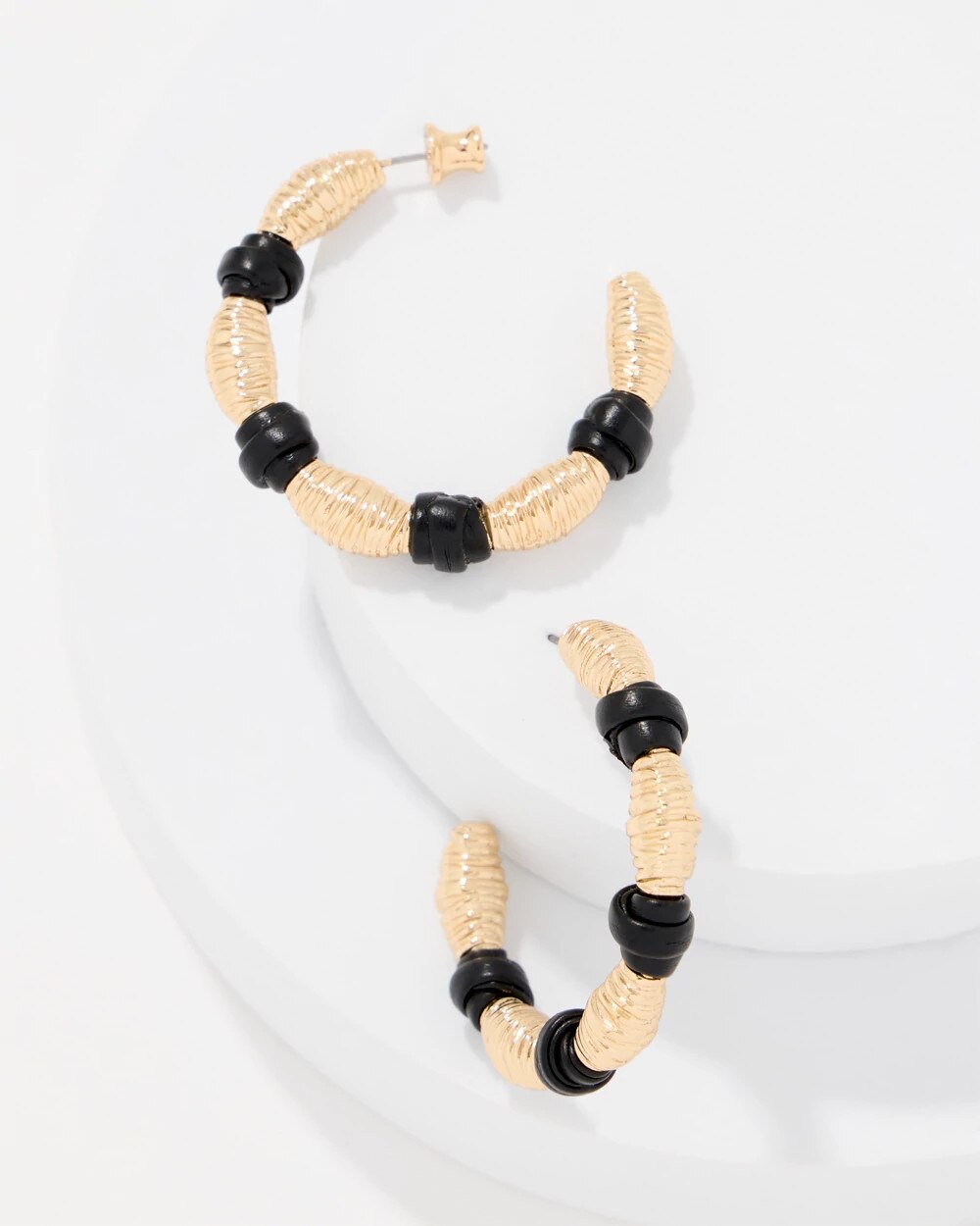 WHBM_ER20Gld20Sculpt20Knot20Hoop_570409893_TAN000932_TT_ALT201.jpeg