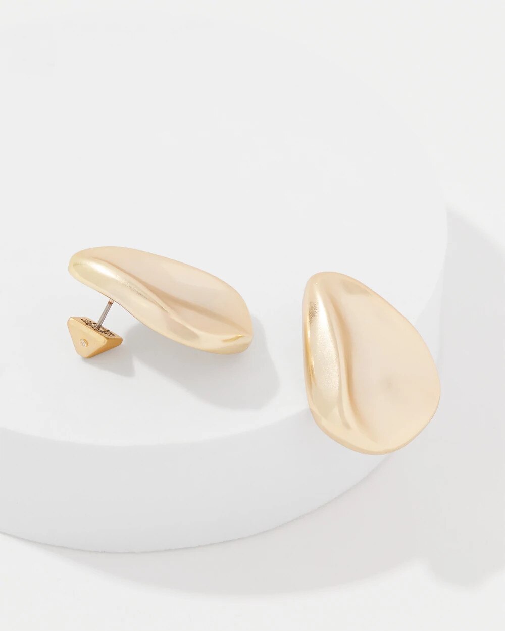 WHBM_ER20Matte20Gld20Pillowy20Stud_570403476_TAN000932_TT_ALT201.jpeg