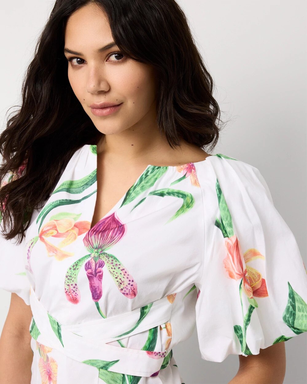 WHBM_ES20Puff20Slv20Wrap20Poplin_570408202_WHT007434_OF_ALT202.jpeg