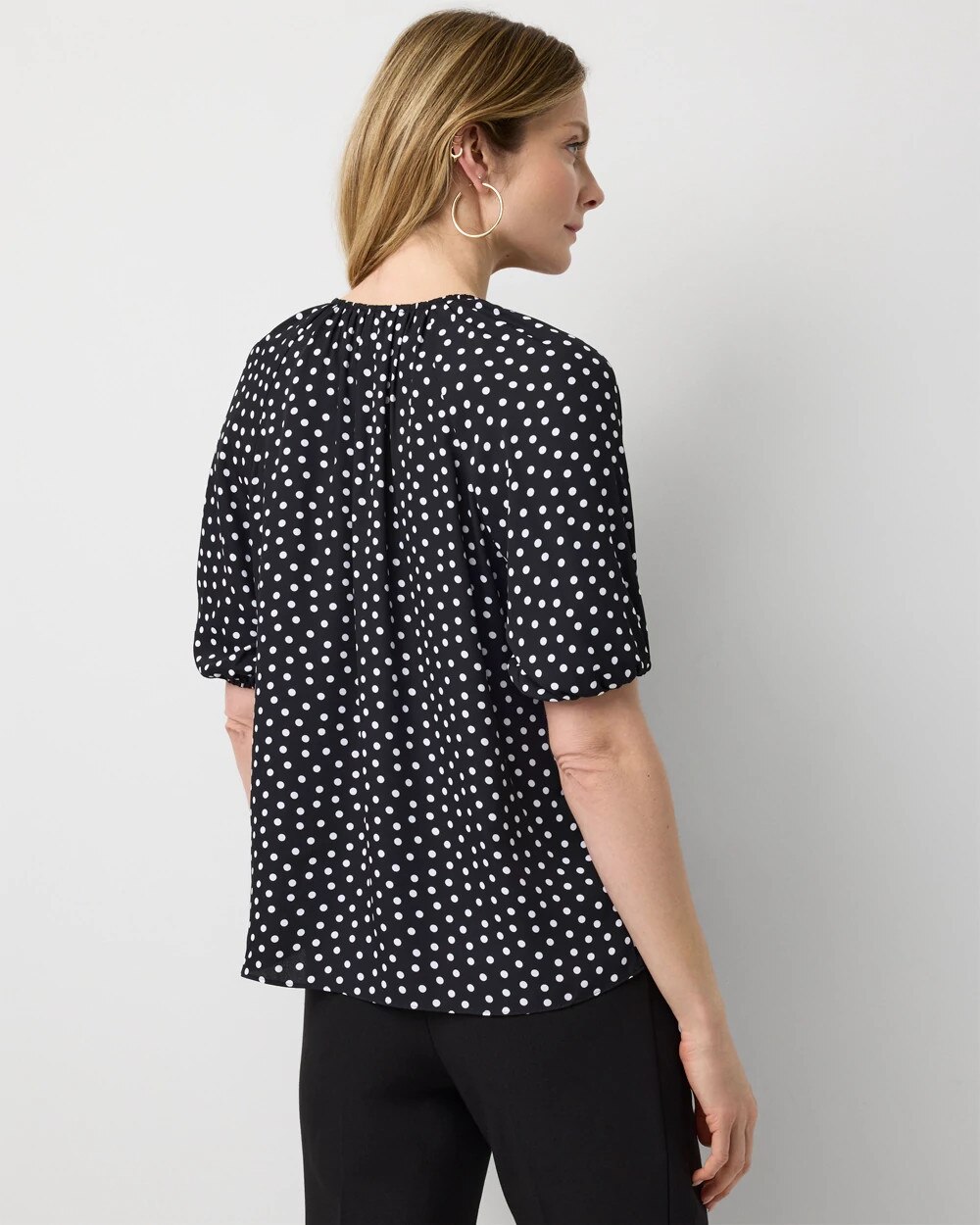 WHBM_ES20Seamed20Vnk20Blouse_570411169_BLK007549_OF_ALT203.jpeg
