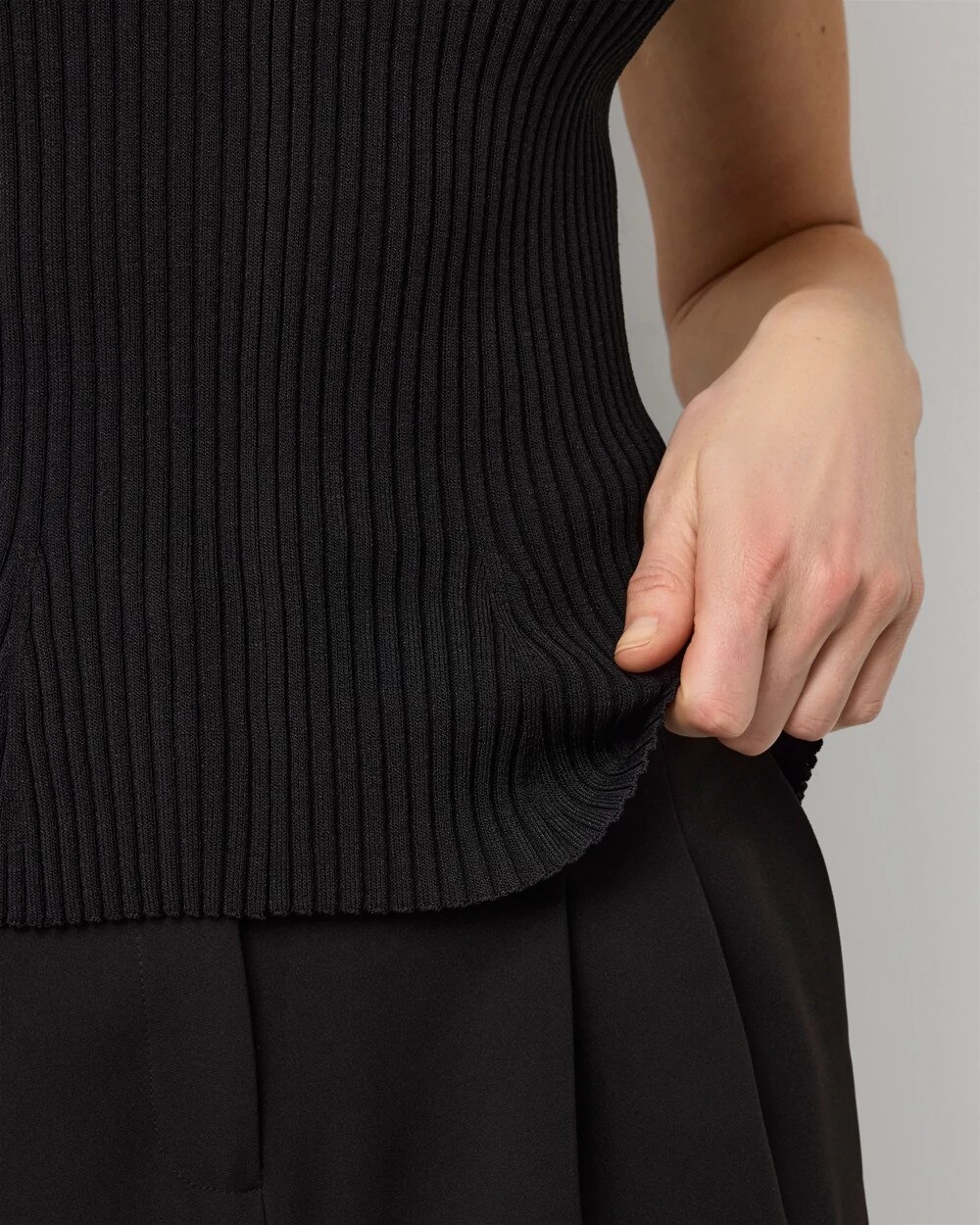 WHBM_Flutter20Slv20Peplum20PO_570410907_BLK000001_OF_ALT202.jpeg