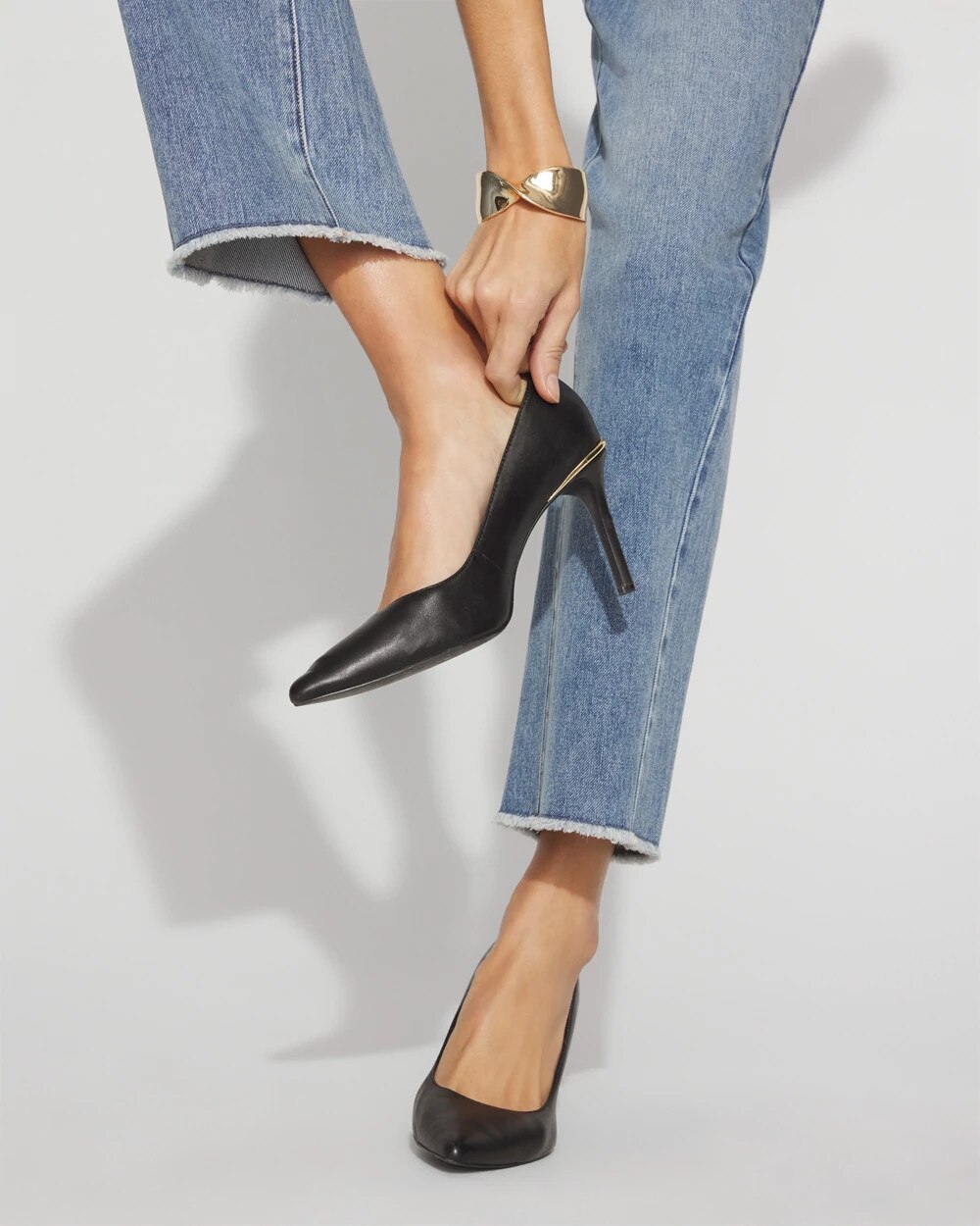 WHBM_Gold20Hardware20Pump_570393530_BLK000001_OF_MAIN.jpeg