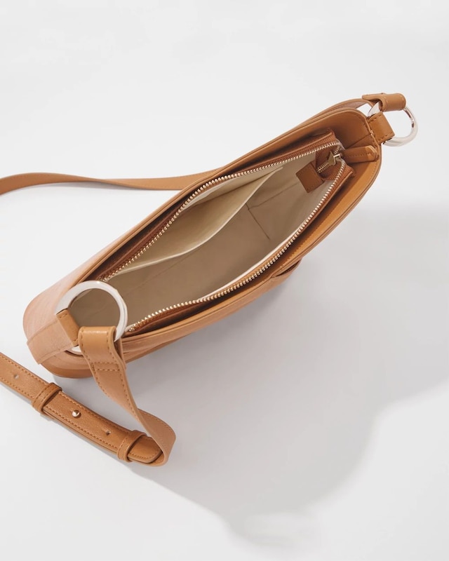 WHBM_Interlock_20Crossbody_20Bag_570388616_NEU001294_TT_ALT_202.jpeg