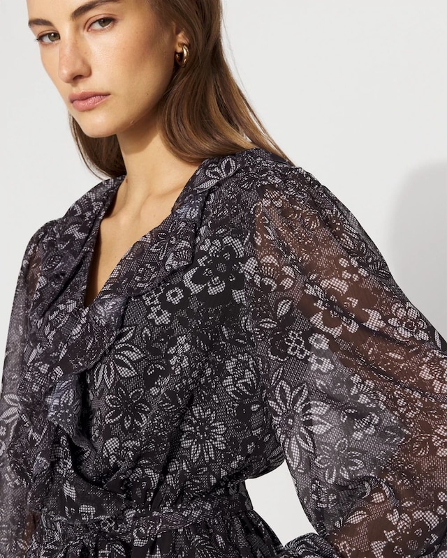 WHBM_LS_20Ruffle_20Surplice_20Blouse_570397745_IVO006908_OF_ALT_202.jpeg