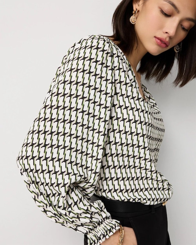 WHBM_LS_20Vnk_20Crepe_20Blouse_570409681_IVO007405_OF_ALT_202.jpeg
