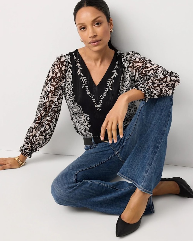WHBM_LS_20Vnk_20Lurex_20Blouse_570409703_BLK007435_OF_ALT_201.jpeg