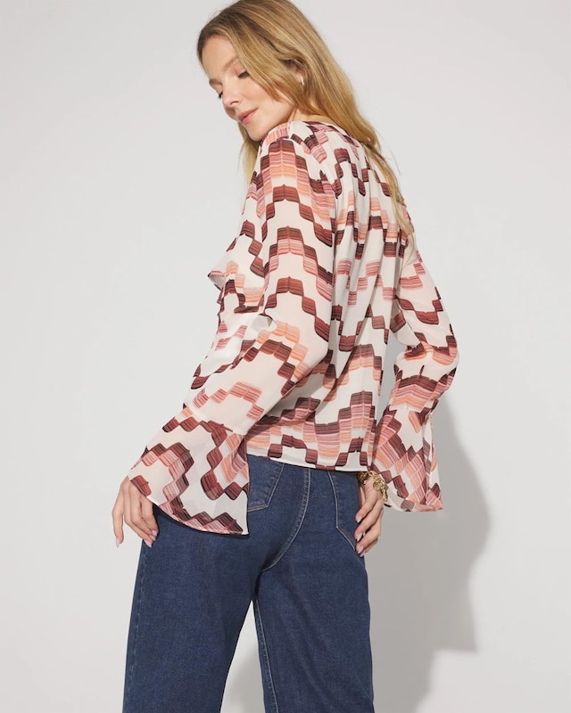 WHBM_LS_20Vnk_20Ruffle_20Blouse_570393346_NEU006927_OF_ALT_203.jpeg