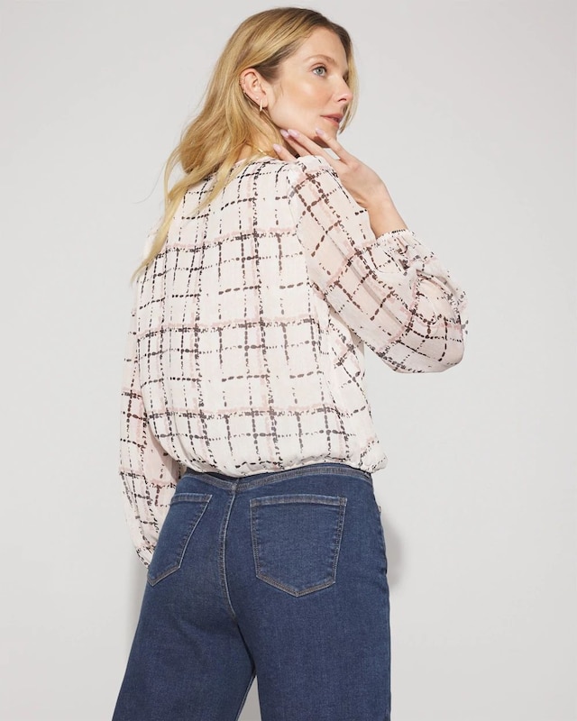 WHBM_LS_20Vnk_20Surplice_20Blouse_570393352_IVO006893_OF_ALT_203.jpeg