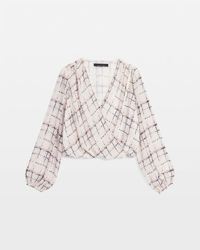 WHBM_LS_20Vnk_20Surplice_20Blouse_570393352_IVO006893_PU_ALT_204.jpeg
