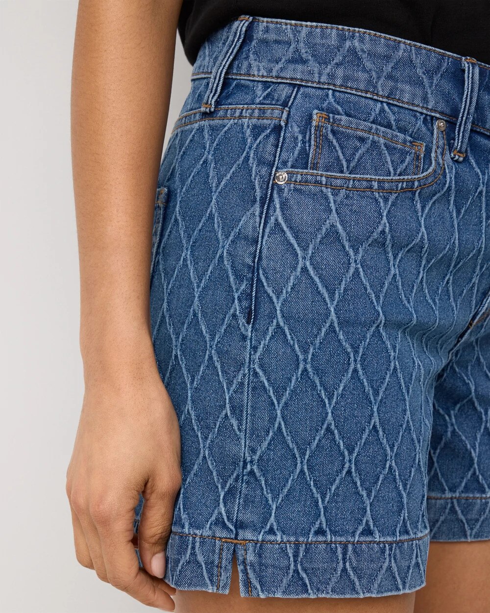 WHBM_MR20Quilted20Denim20Short_570405565_BLU007370_OF_ALT202.jpeg