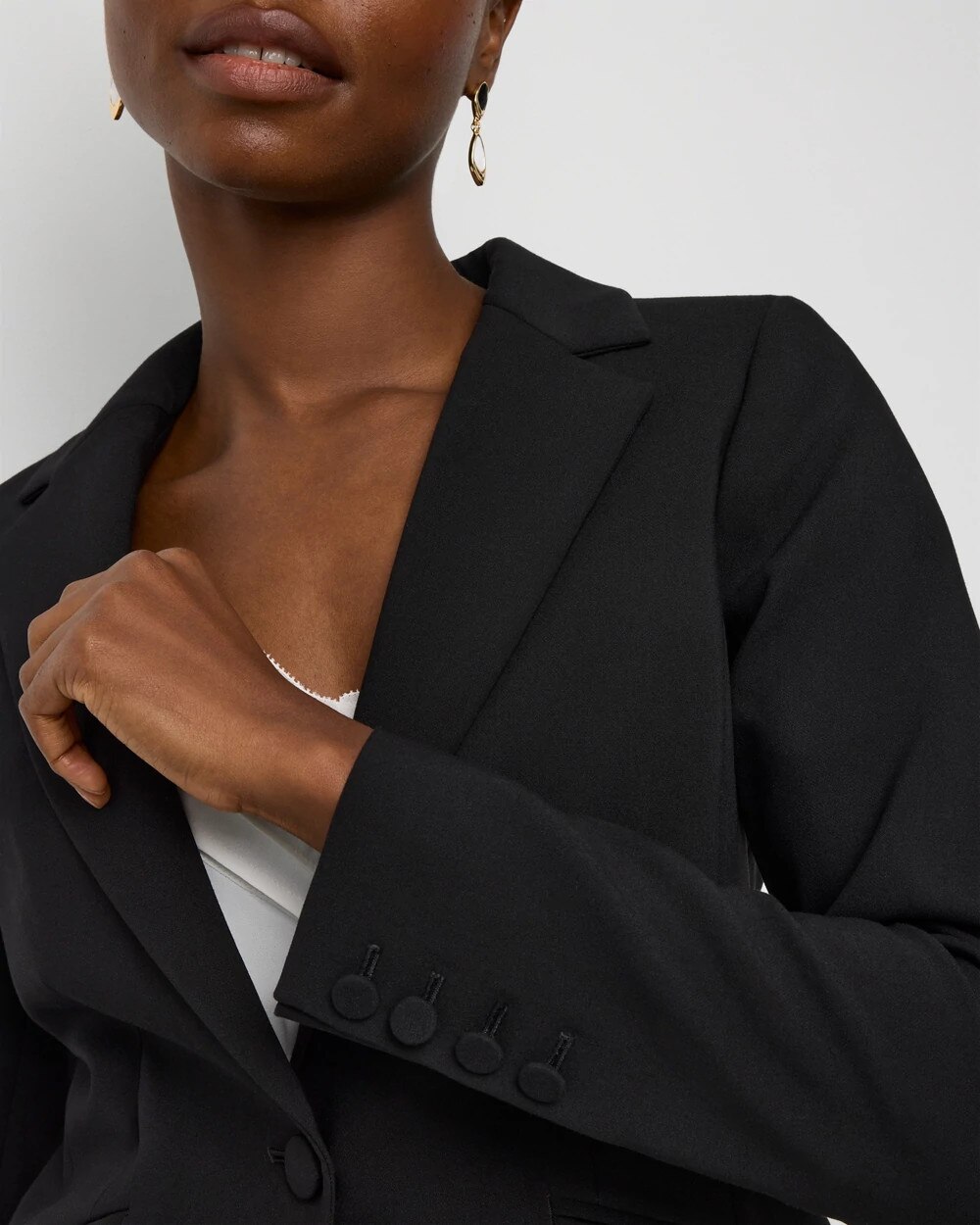 WHBM_One20Button20Blazer20LDW_570411833_BLK000001_OF_ALT202.jpeg
