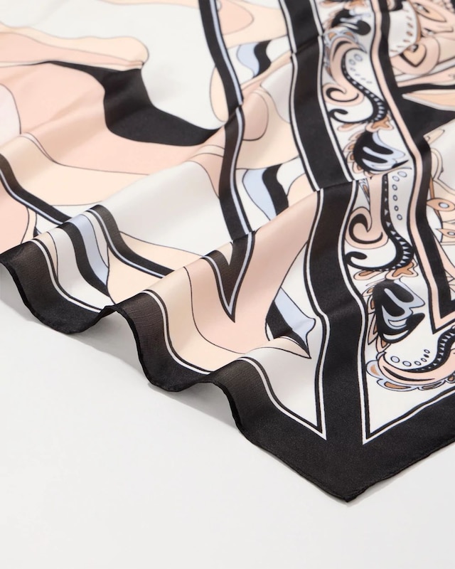 WHBM_Printed_20Square_20Scarf_570409950_PRP002736_TT_ALT_202.jpeg