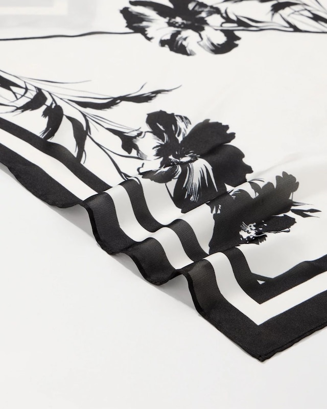 WHBM_Printed_20Square_20Scarf_570409952_WHT007526_TT_ALT_202.jpeg