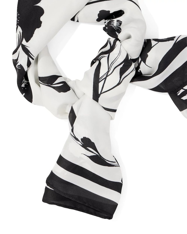 WHBM_Printed_20Square_20Scarf_570409952_WHT007526_TT_MAIN.jpeg