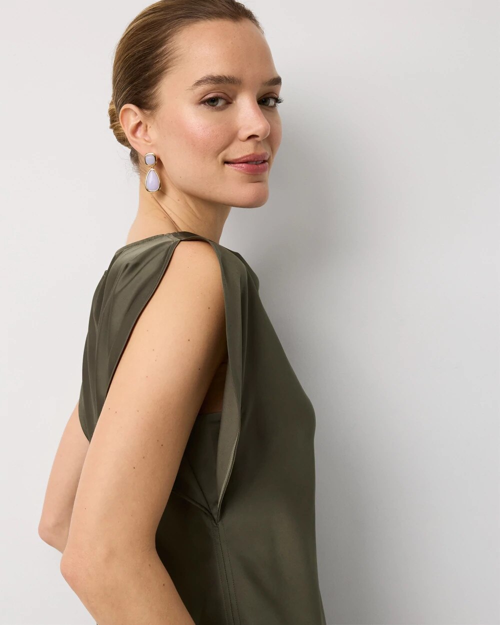 WHBM_SL20Boat20Nk20Satin20Shell_570408140_GRN007271_OF_ALT202.jpeg