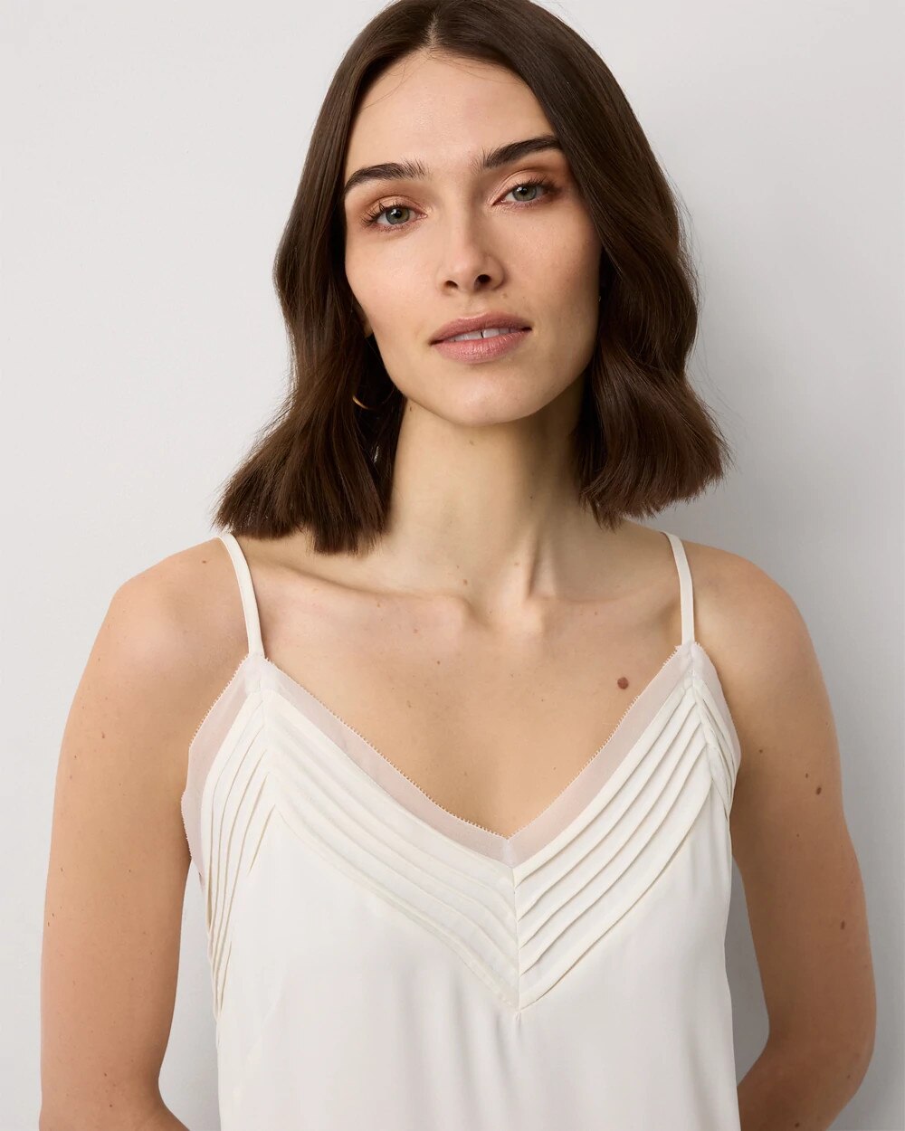 WHBM_SL20Crepe20Pintuck20Tank_570409661_IVO000190_OF_ALT202.jpeg