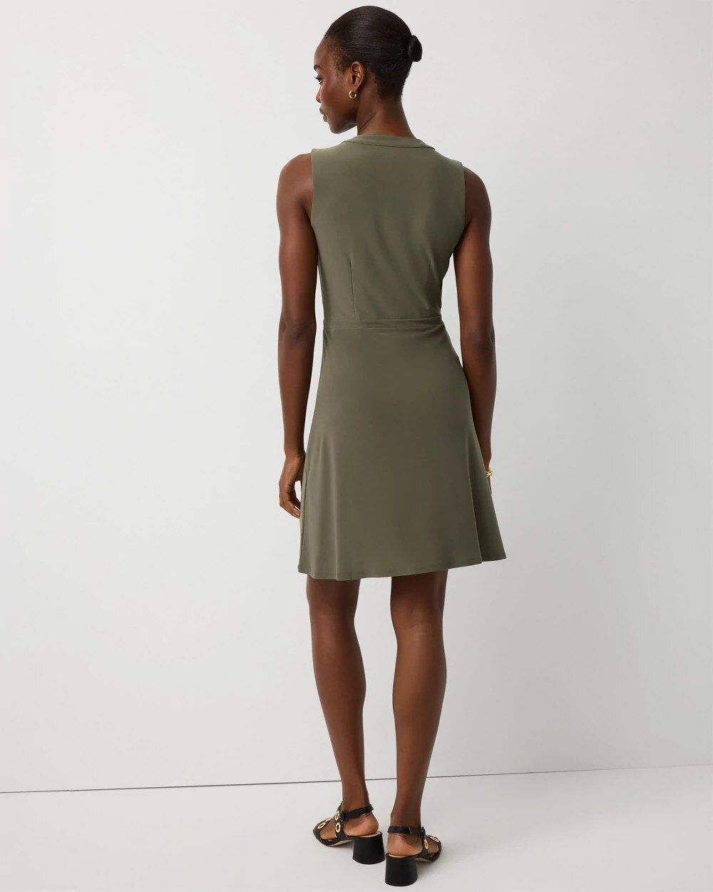 WHBM_SL20Crew20Nk20Bttn20Mini_570413002_GRN007271_OF_ALT203.jpeg