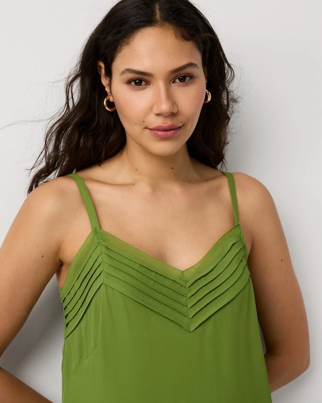 WHBM_SL_20Crepe_20Pintuck_20Tank_570409696_GRN007355_OF_ALT_202.jpeg