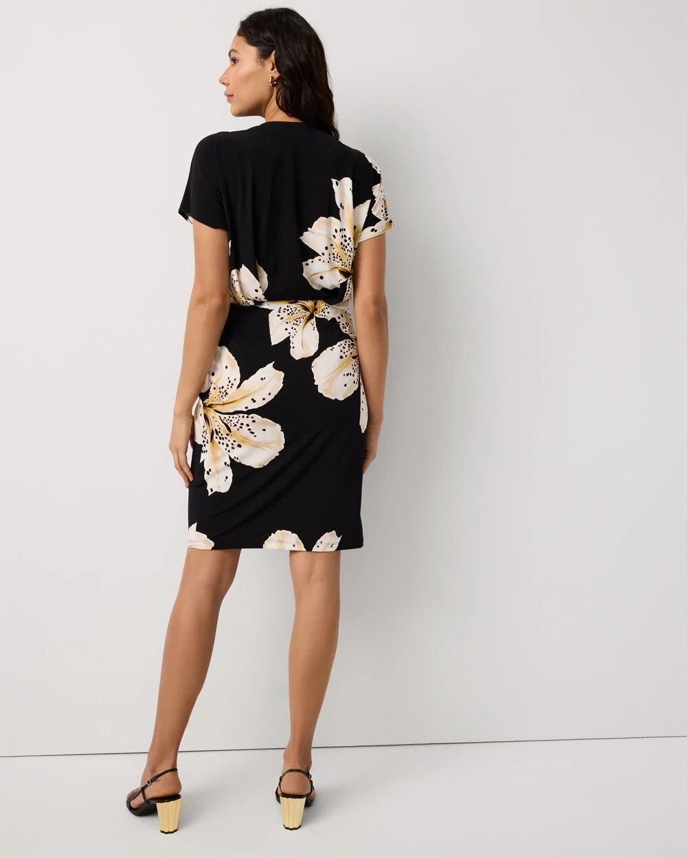 WHBM_SS20Pleated20Kimono20Mini_570406200_BLK007445_OF_ALT203.jpeg