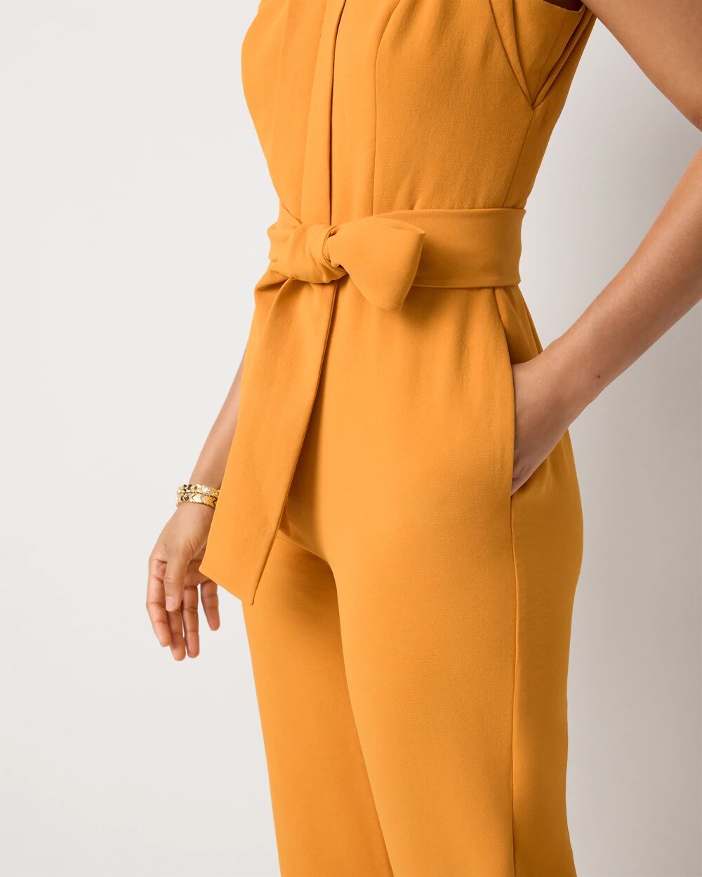 WHBM_SS20V-Nk20Jumpsuit_570413384_YLW007511_OF_ALT202.jpeg