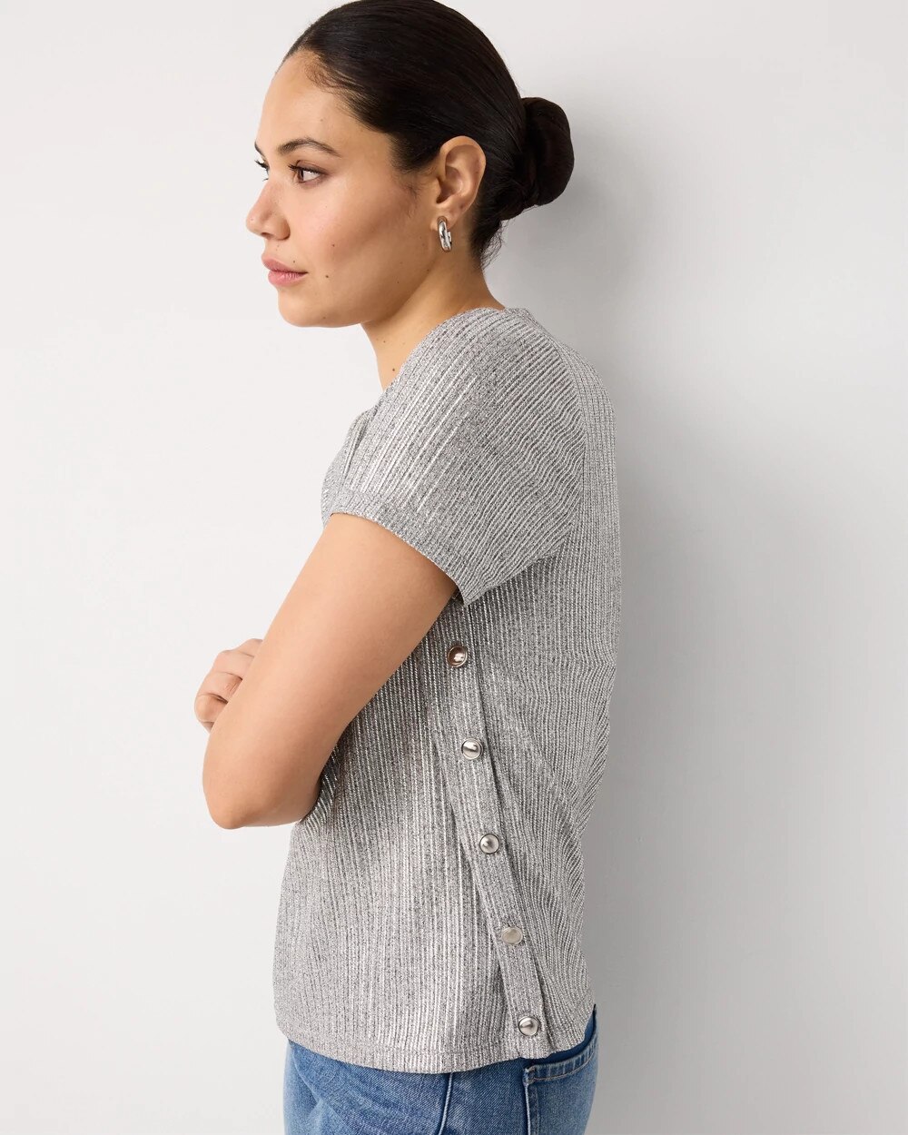 WHBM_Side20Button20Crew20Tee_570408082_GRY005882_OF_ALT202.jpeg