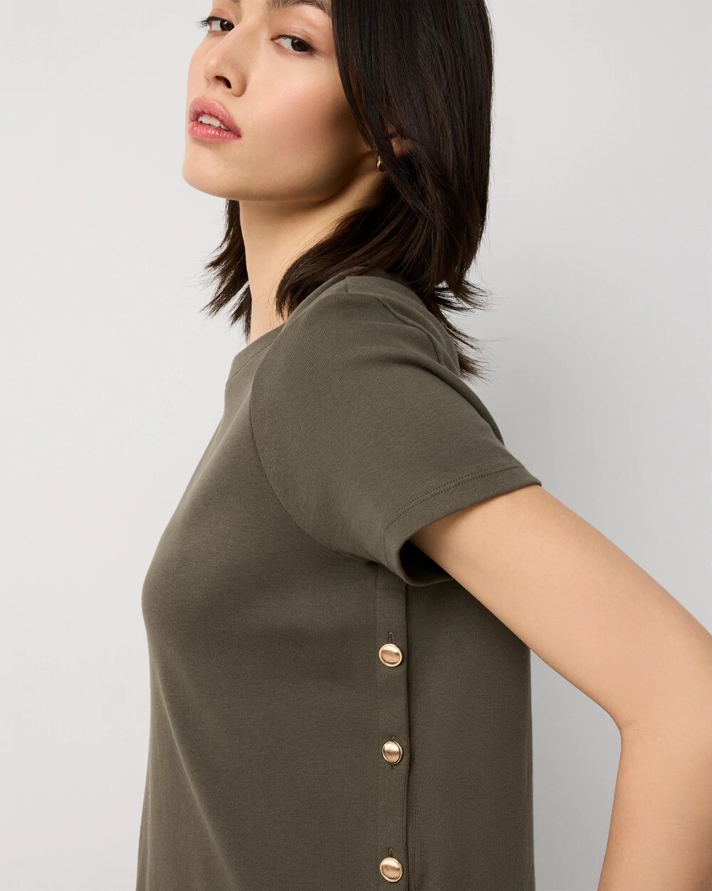 WHBM_Side20Button20Crew20Tee_570408600_GRN007271_OF_ALT202.jpeg