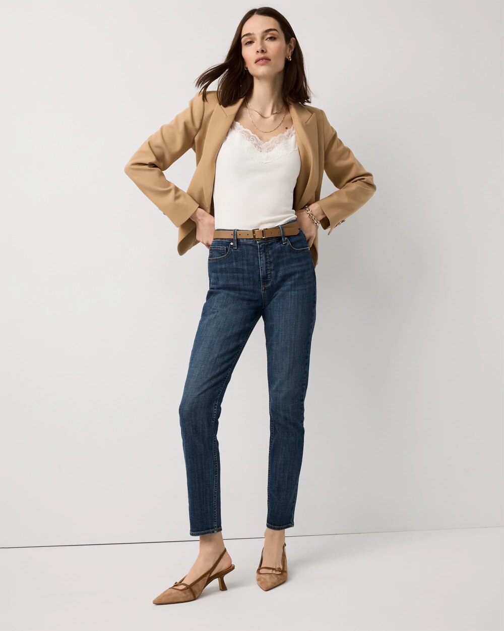 WHBM_WHBFORME20Sl20Lace20Vnk20Cami_570411359_IVO000190_OF_ALT201.jpeg