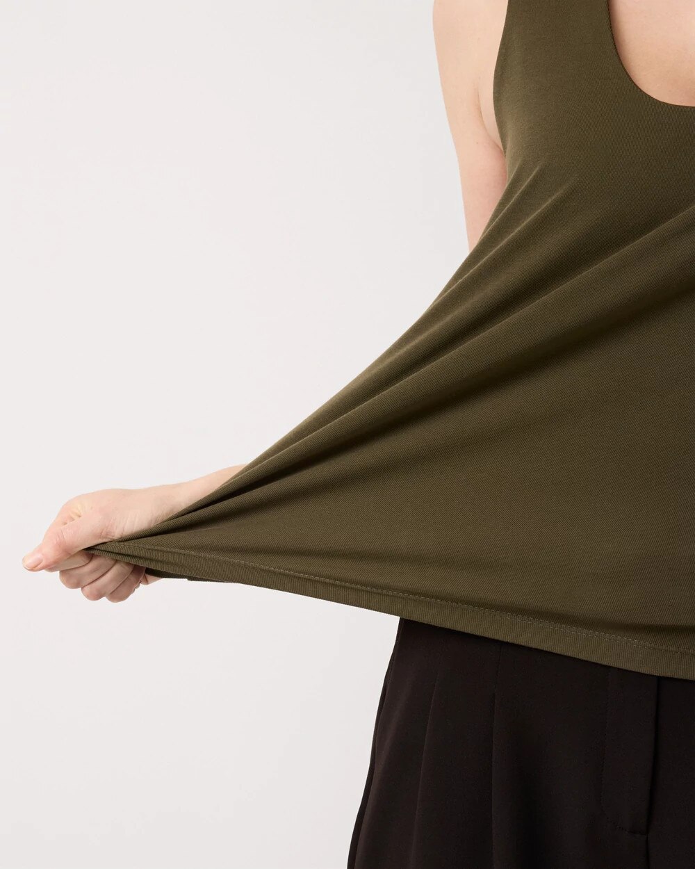 WHBM_WHBMFORME20Scoop20Nk20Shell_570405358_GRN007271_OF_ALT202.jpeg